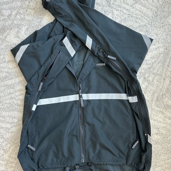 Running Room Men's Black Jacket with Reflective Stripes - Picture 5 of 6